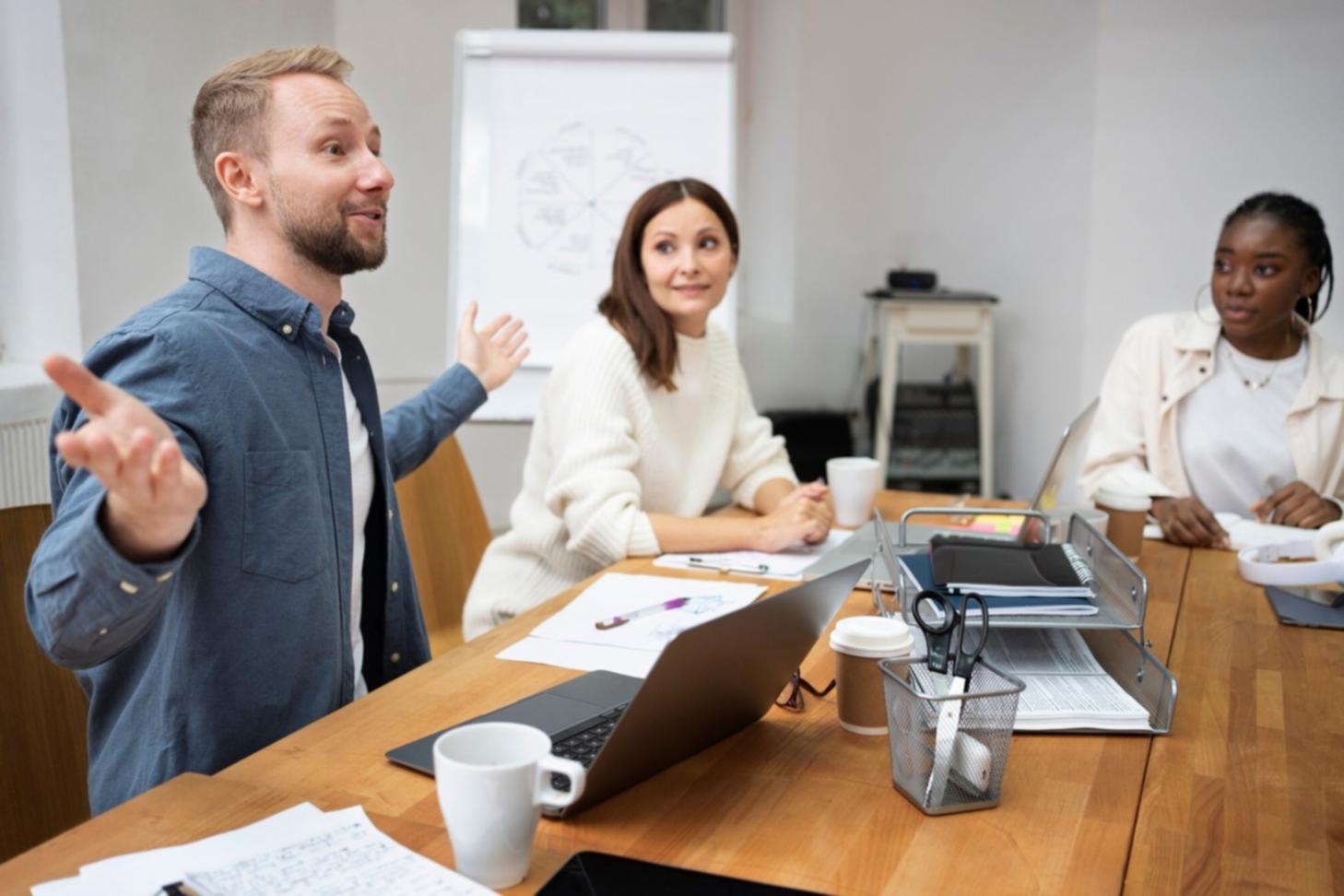 Reunión estratégica de planificación financiera en narionkavo